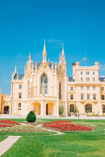 Castle Lednice és kert Lednice, Csehország — Stock Fotó