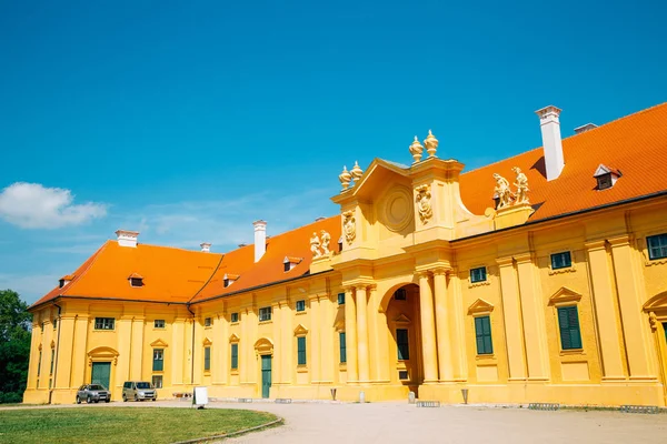 Castillo Lednice y jardín en Lednice, República Checa — Foto de Stock