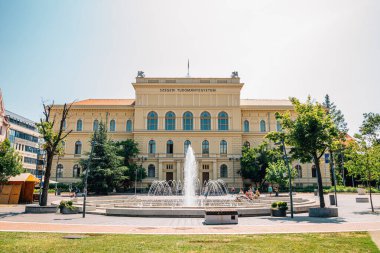 Szeged, Macaristan - 19 Temmuz 2019: Dugonics Meydanı 'ndaki Szeged Üniversitesi