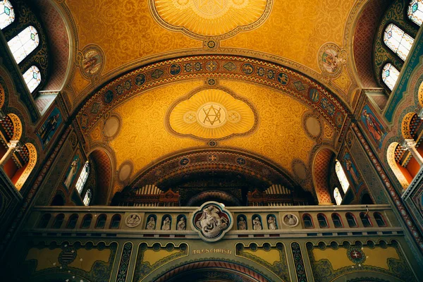 Szeged, Hongrie - 19 juillet 2019 : Intérieur de l'église votive et cathédrale Notre-Dame de Hongrie — Photo