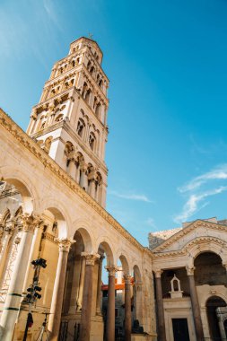 Hırvatistan 'ın Split kentindeki Diocletian Sarayı Saint Domnius Katedrali Çan Kulesi