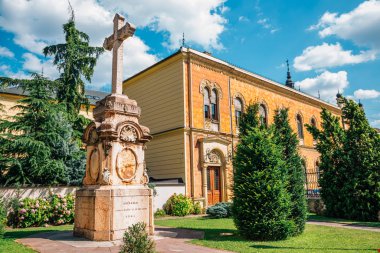 Sırbistan 'ın Novi Sad kentindeki Saint George Katedrali parkı