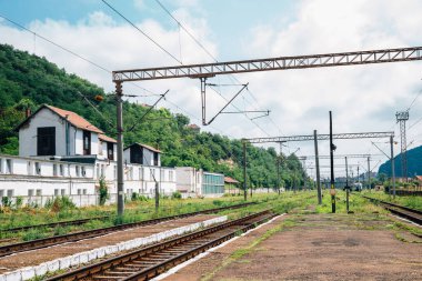 Romanya 'daki Sighisoara tren istasyonu platformu