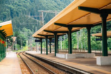 Romanya 'daki Sinaia tren istasyonu platformu