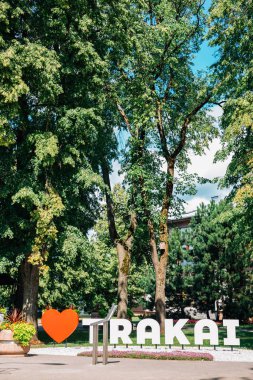 Trakai, Litvanya - 9 Ağustos 2019: Trakai harfleri anıtı