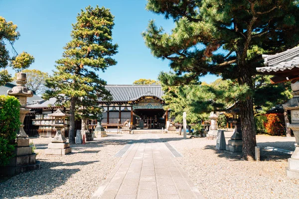 Kyoto, Japonya - 9 Nisan 2019: Gokonomiya Tapınağı — Stok fotoğraf