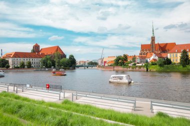 Kum Adası ve Ostrow Tumski Katedrali adası Wroclaw, Polonya 'da Oder Nehri ile