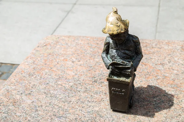 Wroclaw, Polen - 18 juni 2019: Gnome Dvärgstaty — Stockfoto