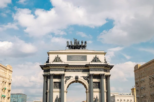 Arco triunfal do portão de Moscou na Avenida Kutuzov em Moscou, Rússia — Fotografia de Stock