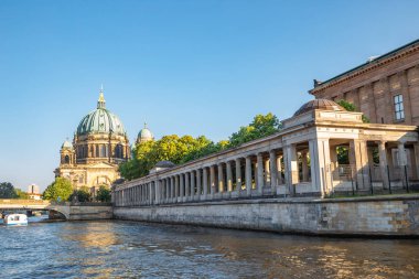 Berlin Katedrali (Berliner Dom) ve Spree Nehri Almanya 'da bulunan Müze Adası