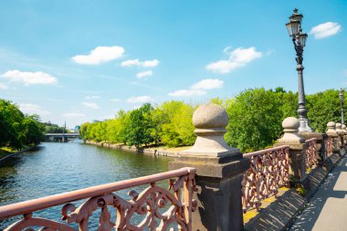 Luther Köprüsü ve Spree Nehri Berlin, Almanya