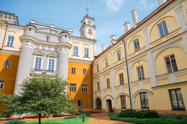 Cortile dell'Università di Vilnius in Lituania — Foto Stock