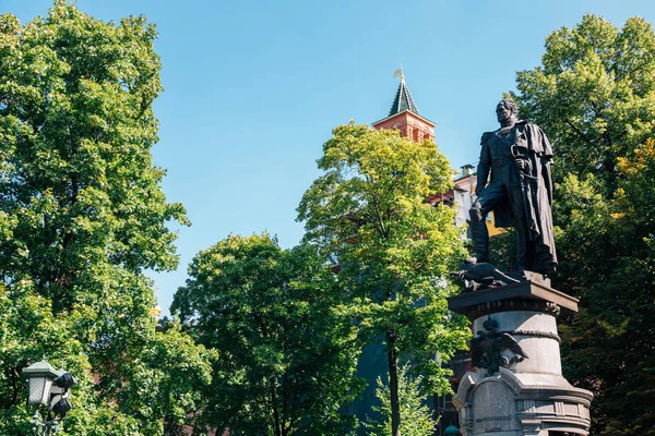 Moscú, Rusia - 20 de agosto de 2019: Monumento a Alejandro I en el Alexander Garden — Foto de Stock