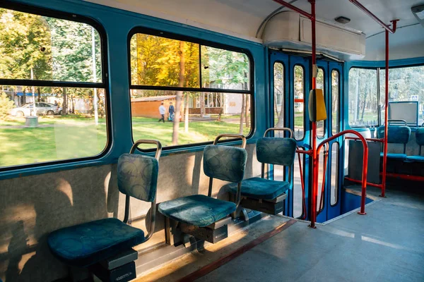 Innenraum einer alten Straßenbahn in Moskau, Russland — Stockfoto