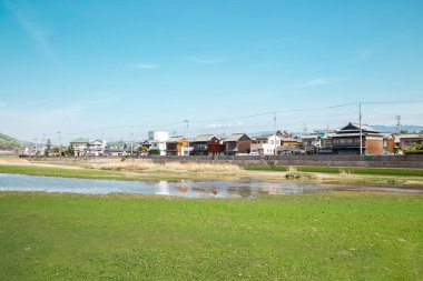 Japonya, Kagawa 'da Saita nehri olan Kanonji kırsal köyü.