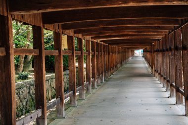Japonya, Okayama 'daki Kibitsu Tapınağı koridoru ahşap tünel