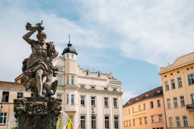Jüpiter çeşmesi ve Dolni Namesti olomouc, Çek Cumhuriyeti eski şehir meydanı