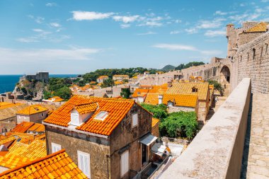 Hırvatistan 'ın Dubrovnik kentinde ortaçağ eski kent ve kent duvarları