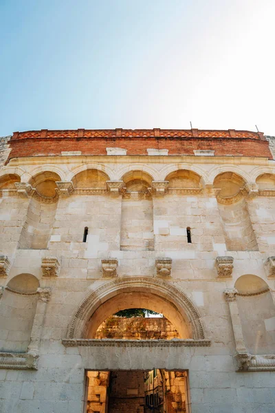 Hırvatistan Split Kentindeki Diocletian Sarayı Altın Kapı — Stok fotoğraf