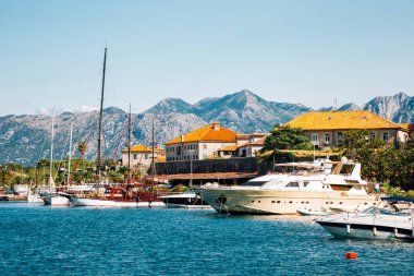 Kotor Körfezi, Kotor, Karadağ'da Deniz ve eski şehir