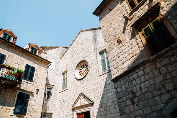Antigua Iglesia Edificios Medievales Kotor Montenegro — Foto de Stock