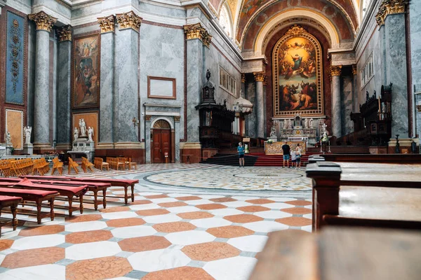 Esztergom, Macaristan - 26 Haziran 2019: Esztergom Bazilikası