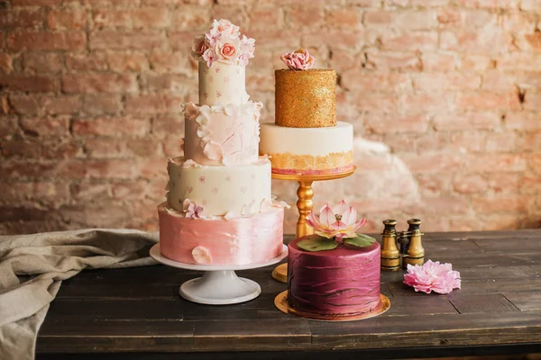 Ein Beispiel Für Drei Wunderschöne Hochzeitstorten Eines Konditors Elegantes Und — Stockfoto