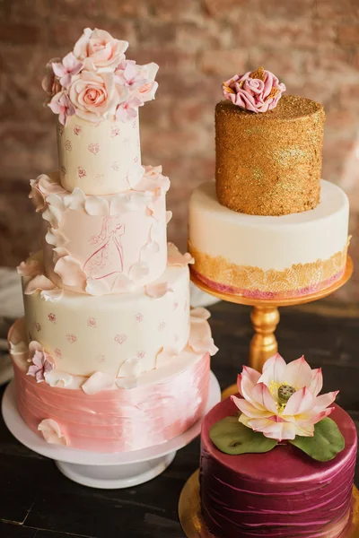 Ein Beispiel Für Drei Wunderschöne Hochzeitstorten Eines Konditors Elegantes Und — Stockfoto