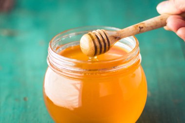 Ağaçlar tutku meyve dikim sulama ve iyi kaliteli toprak eller