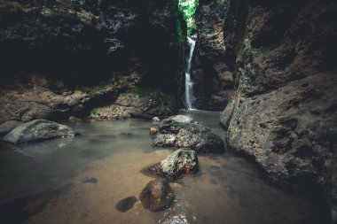 Pambok doğal şelale içinde Pai Maehongson