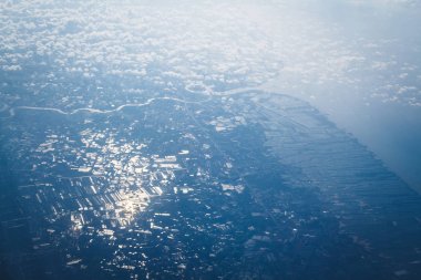 uçak pencere seyahat gelen bulut görünümü