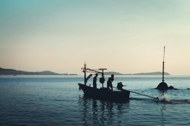 Balıkçı teknesi sabah denizin Güney Asya