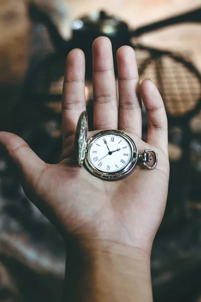 Tijd Van Oude Zilveren Zak Horloge Klok Hand — Stockfoto