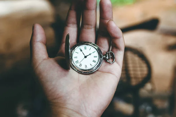 Tijd Van Oude Zilveren Zak Horloge Klok Hand — Stockfoto