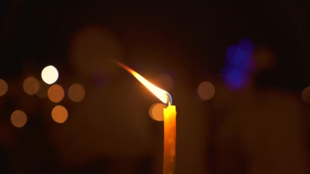 Éclairage des bougies, lanternes dans le ciel la nuit dans le festival des lanternes — Video