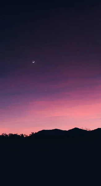 夜晚的新月和美丽的天空 — 图库照片