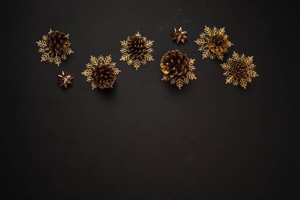 Golden christmas decorations - Christmas ornament - Pine cones a