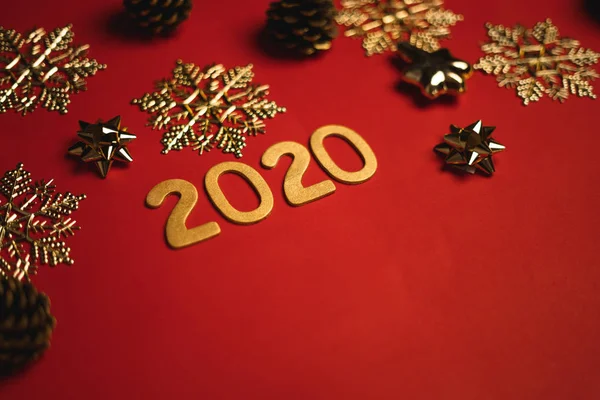 Gyllene jul dekorationer - Julprydnad - Pine kottar en — Stockfoto