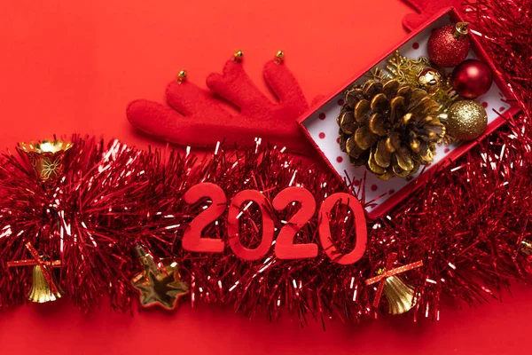 Vrolijk kerstfeest, Rode kerstversiering en het nieuwe jaar 2020 — Stockfoto