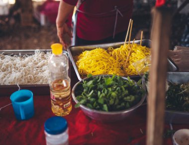 Pai Fresh Market 'te sarı pirinç eriştesi.