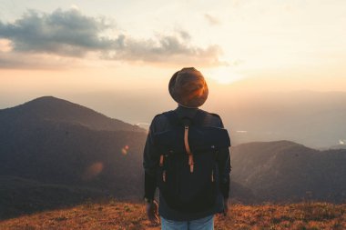 manzara dağları ormanlar akşam gökyüzü