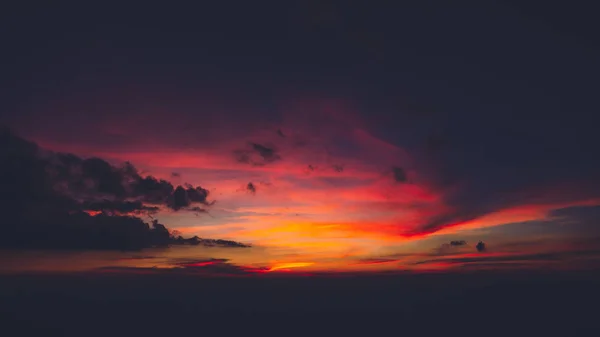 Paisagem montanhas florestas céu à noite — Fotografia de Stock