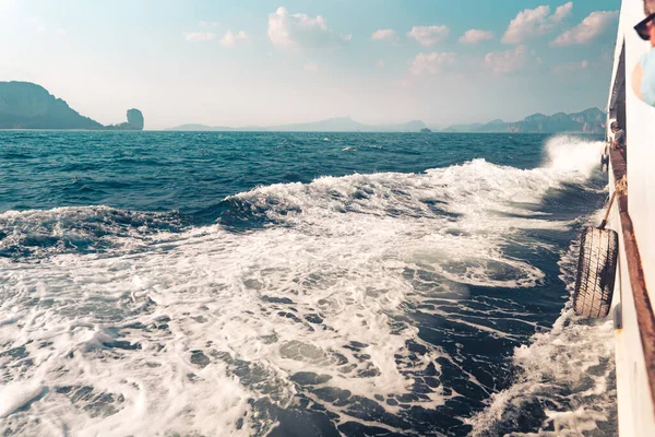 Atas Perahu Perjalanan Pulau Pulau Langit Cerah Dan Laut — Stok Foto