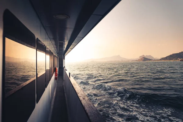 Ferry Viaje Las Islas Cielos Despejados Mar — Foto de Stock