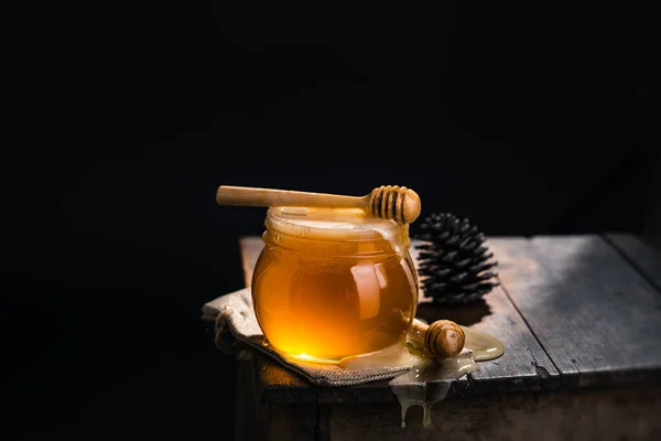 Honey Glass Jar Scoop Honey Glass Jar Black Background — Stock Photo, Image