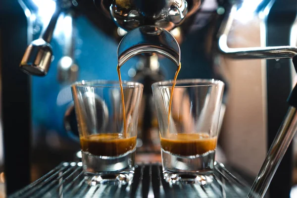 Espresso Kaffe Gör Kaffe Från Maskinen Hemma — Stockfoto