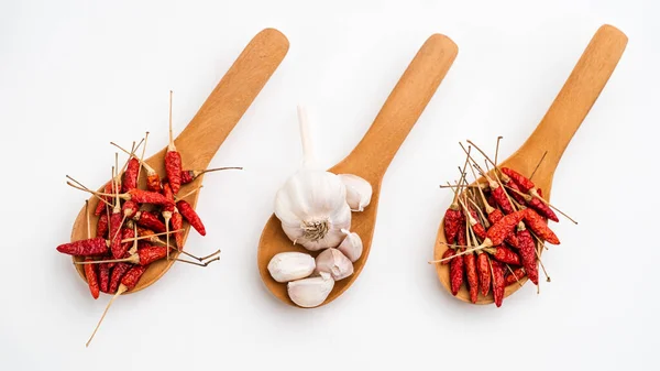 Paprika Koření Chilli Červené Papriky Dřevěné Lžíci Bílém Pozadí — Stock fotografie