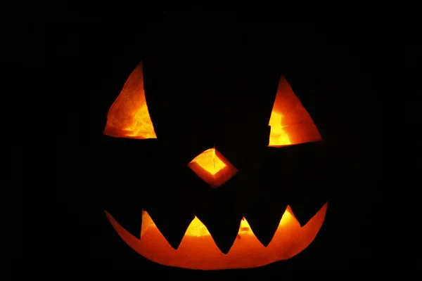 Miedo fantasma cara brillando en Halloween — Foto de Stock
