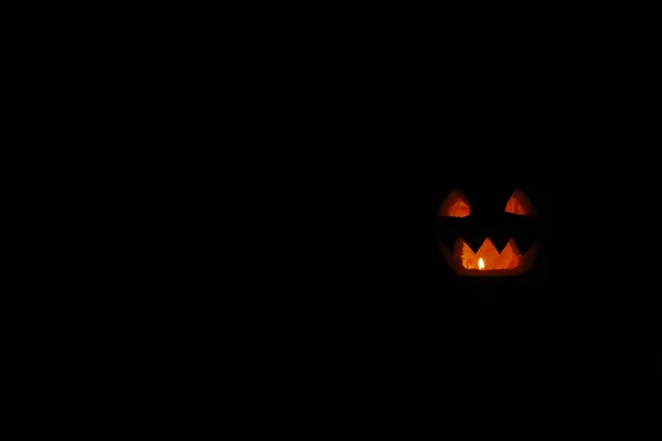 Halloween kurpitsa aave kanssa kielet liekki — kuvapankkivalokuva