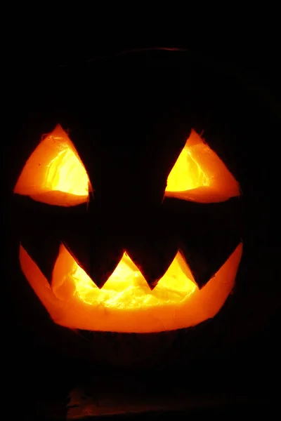 Espantosa cara de fantasma brillando en Halloween — Foto de Stock